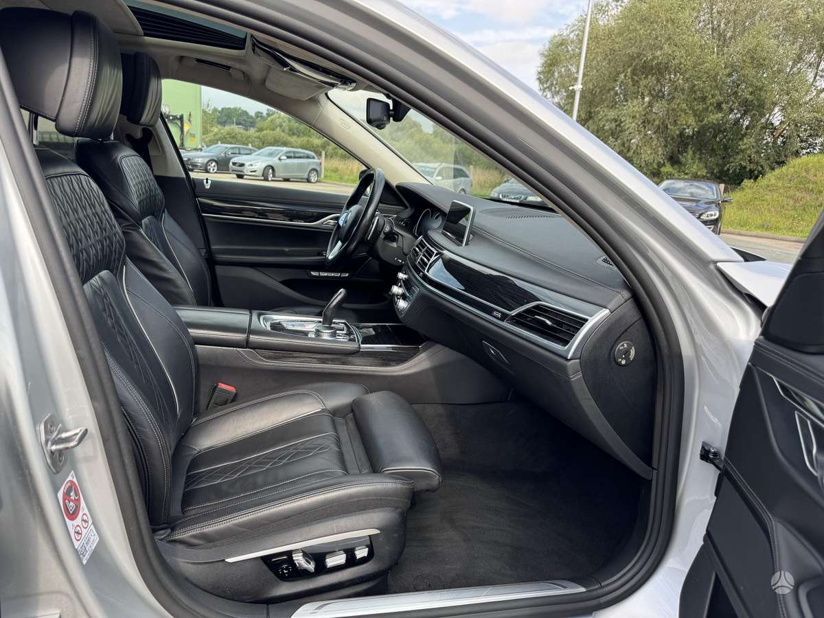 BMW 740, 3.0 l., Седан
