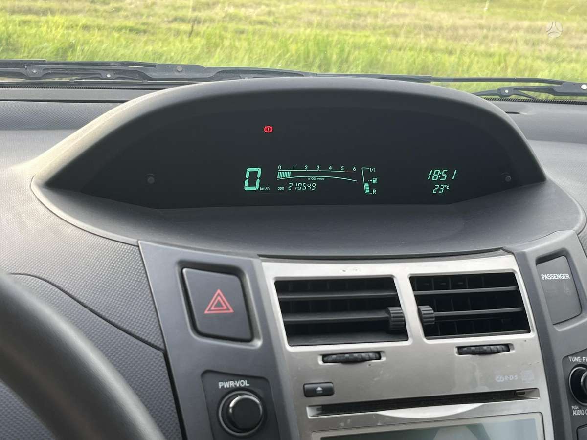 Toyota Yaris - 7