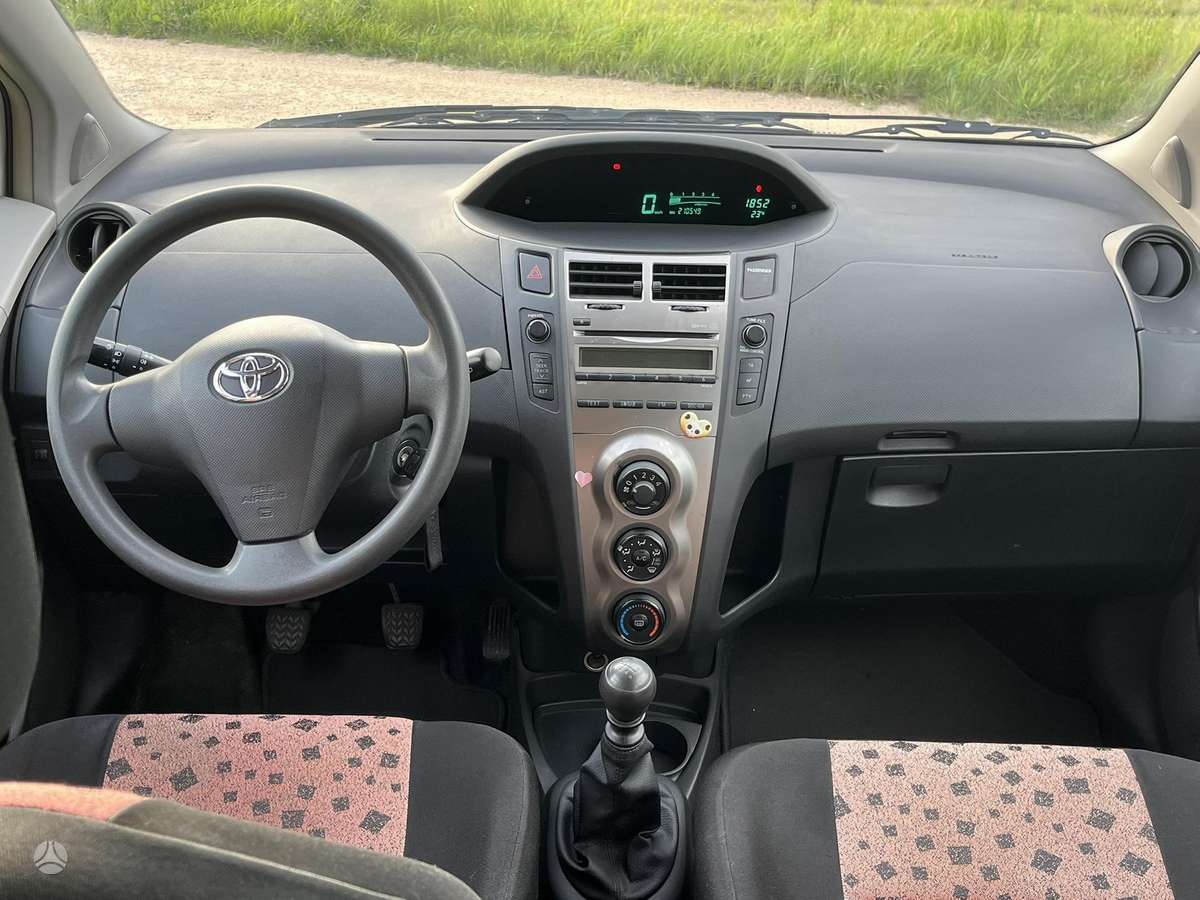 Toyota Yaris - 8