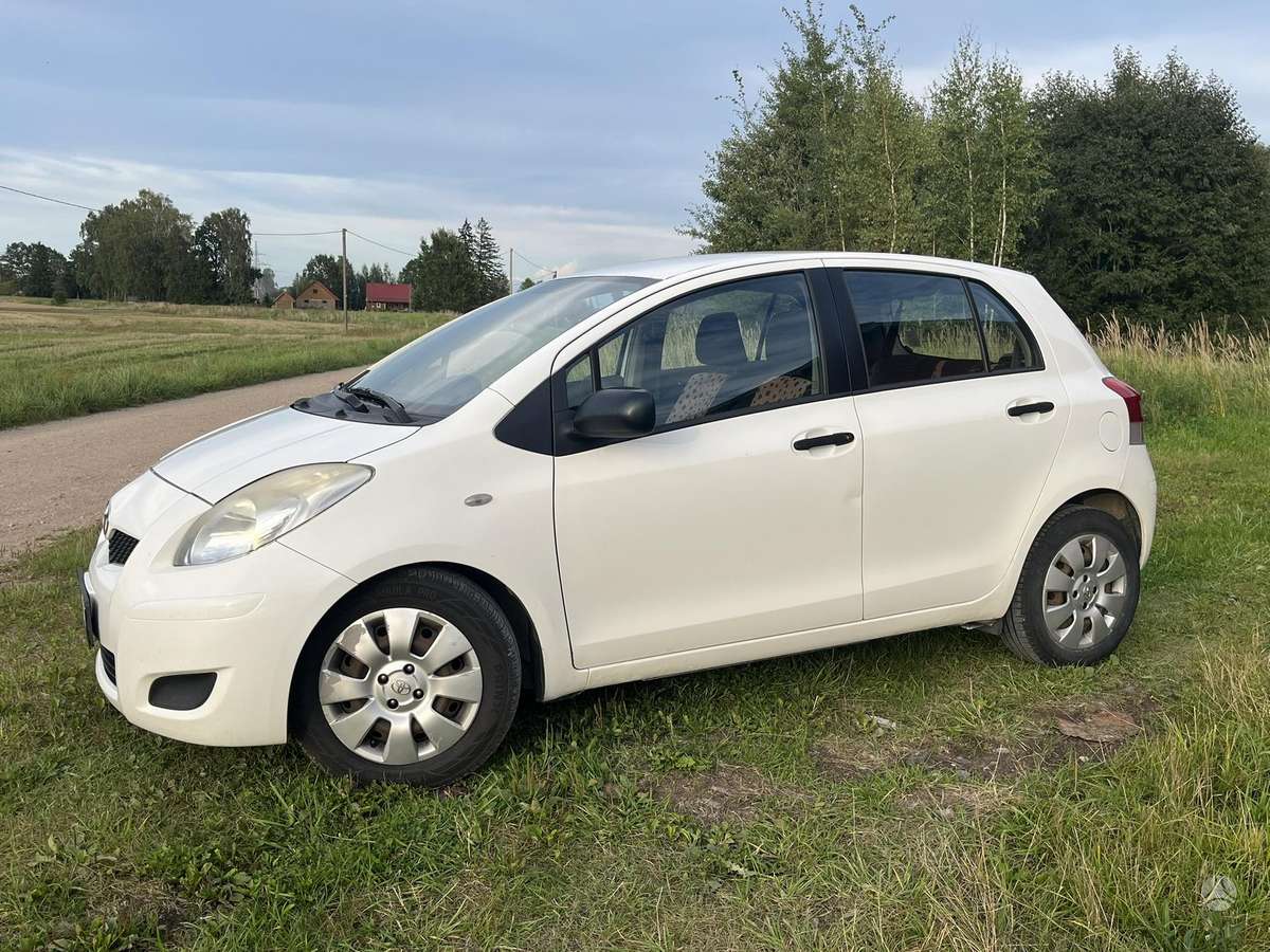 Toyota Yaris - 1