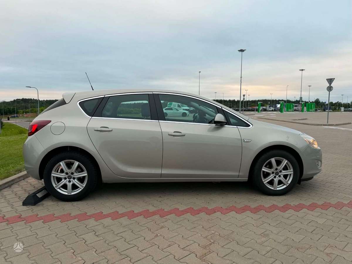 Opel Astra, 1.6 l., hatchback