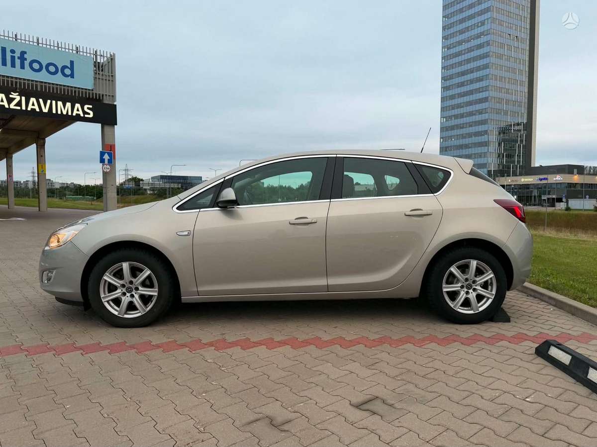 Opel Astra, 1.6 l., hatchback