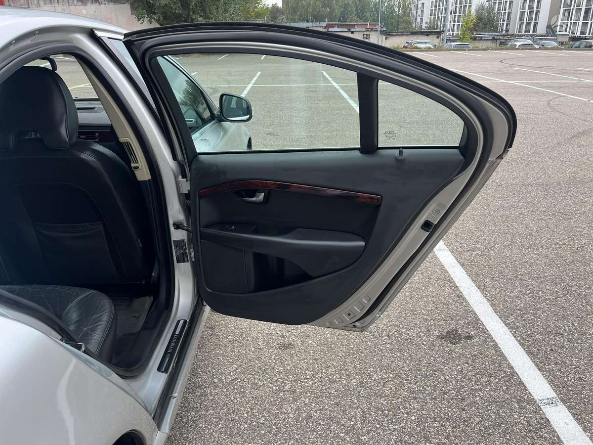 Volvo S80, 2.4 l., Седан
