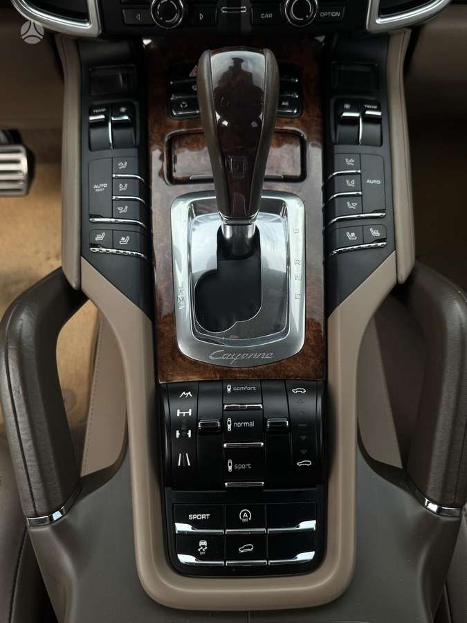 Porsche Cayenne - 10
