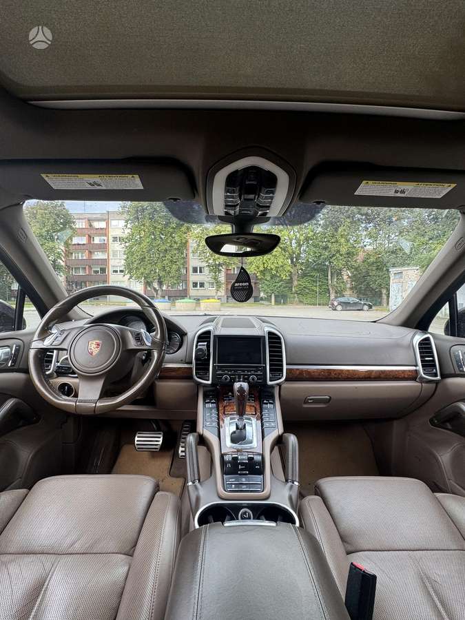 Porsche Cayenne - 8