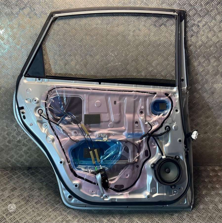 Toyota Prius+ детали кузова