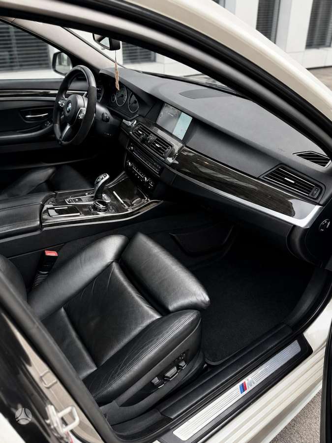 BMW 525, 3.0 l., Седан