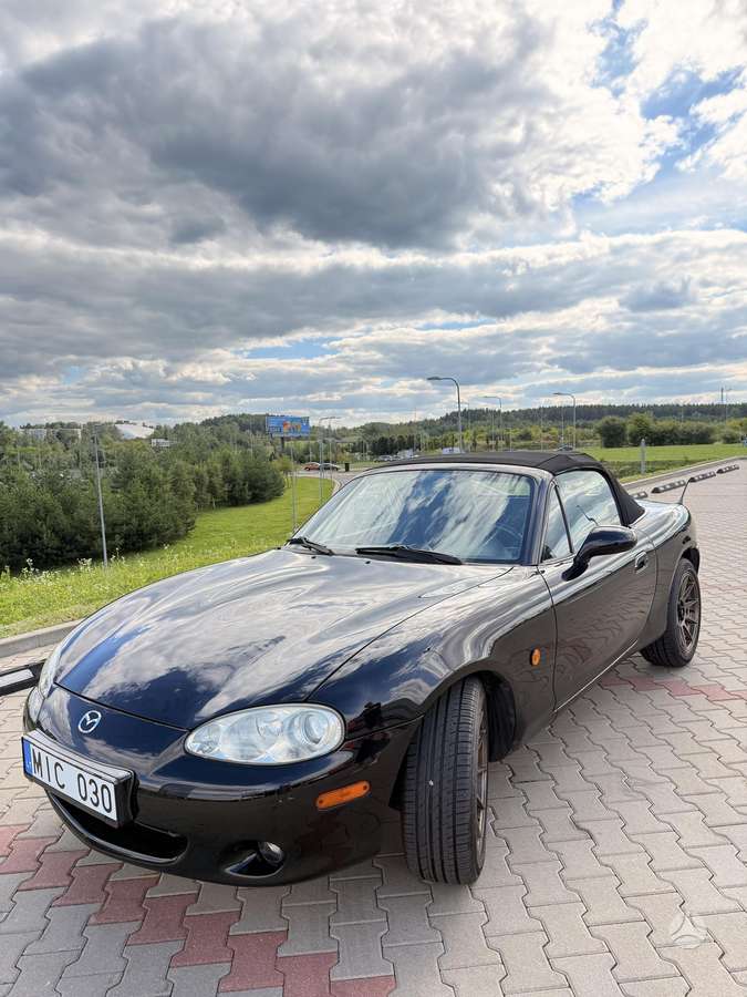 Mazda MX-5, 1.6 l., convertible