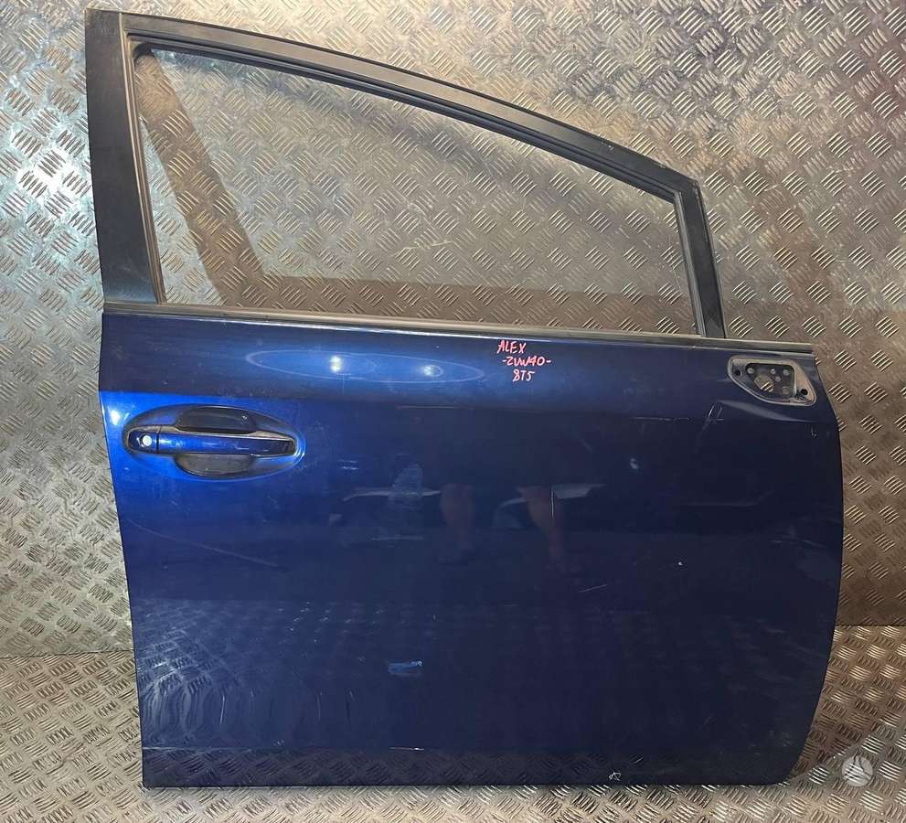 Toyota Prius+ body parts