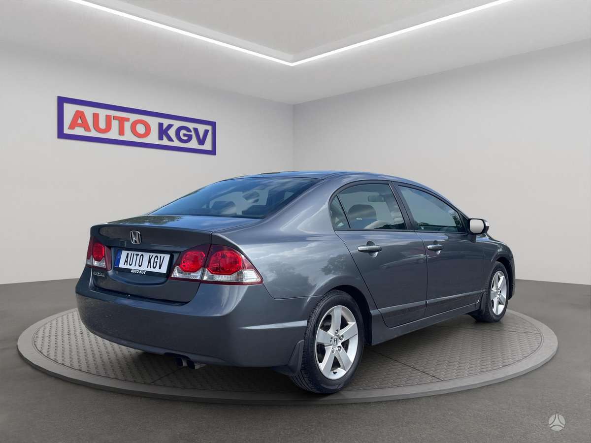 Honda Civic, 1.8 l., hatchback