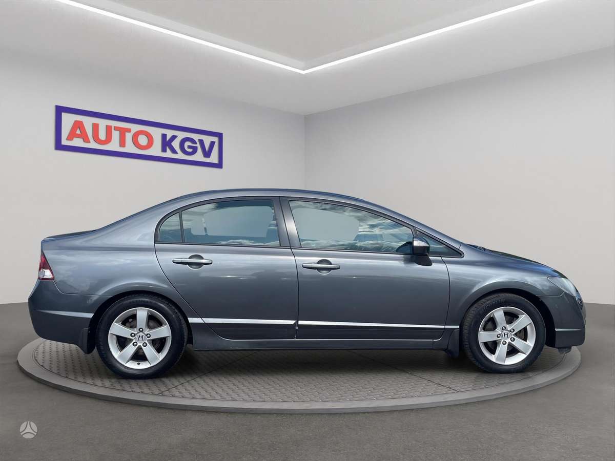 Honda Civic, 1.8 l., hatchback