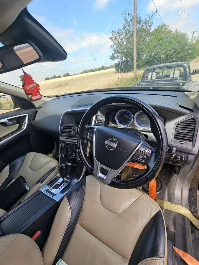 Volvo XC60 kėbulo dalys