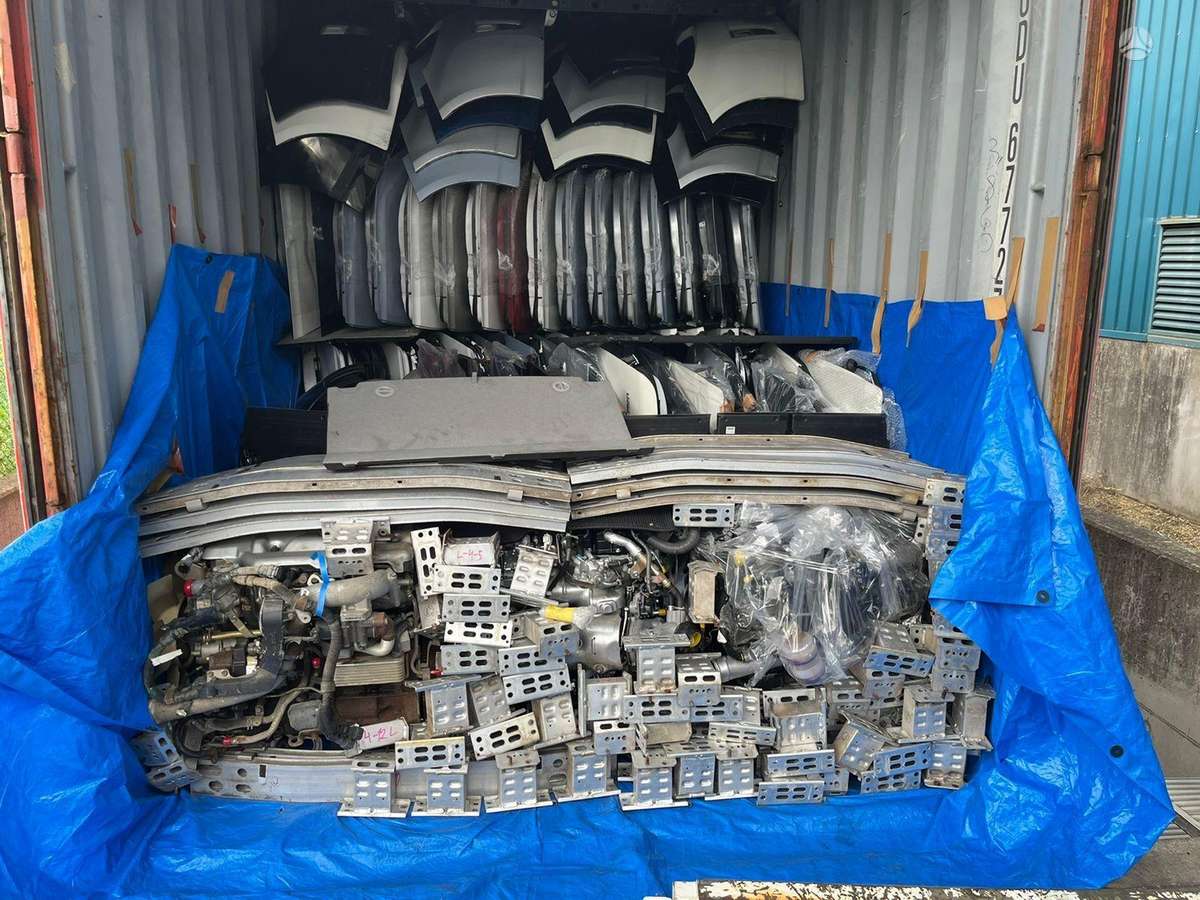 Toyota Prius+ kėbulo dalys
