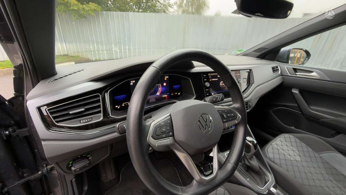 Volkswagen T-Roc - 12