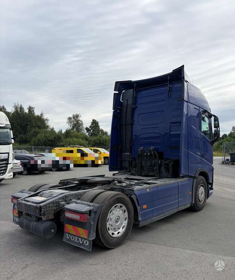 Volvo FH13 500 2 tank, double sleeper