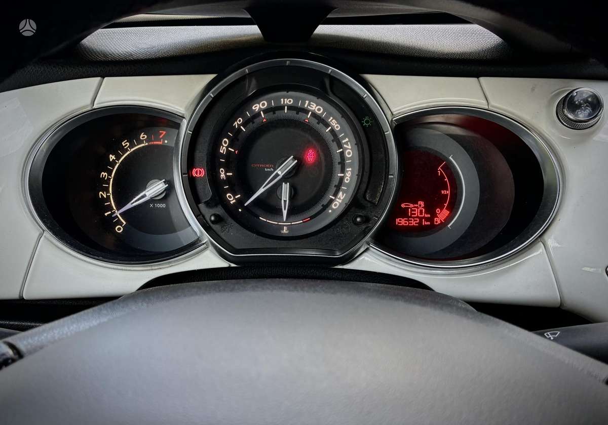 Citroen DS3, 1.6 l., Хэтчбек