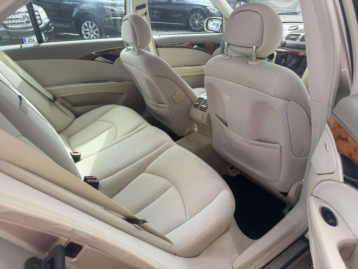 Mercedes-Benz E240, 2.6 l., Седан