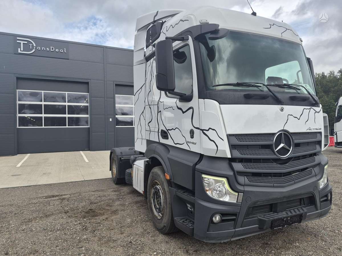 Mercedes-Benz Actros 1848, single sleeper