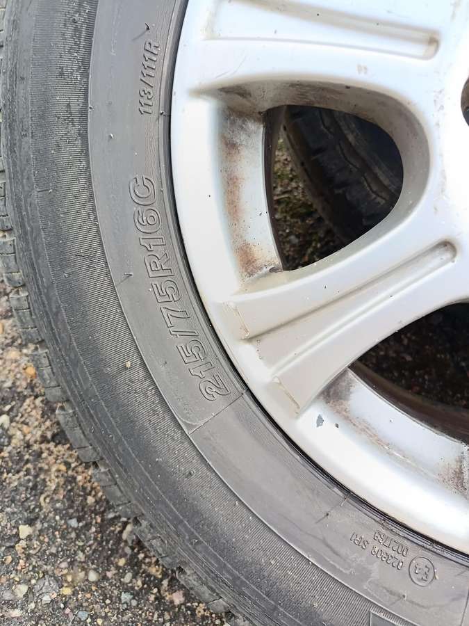 Firestone, all-season 215/75 R16