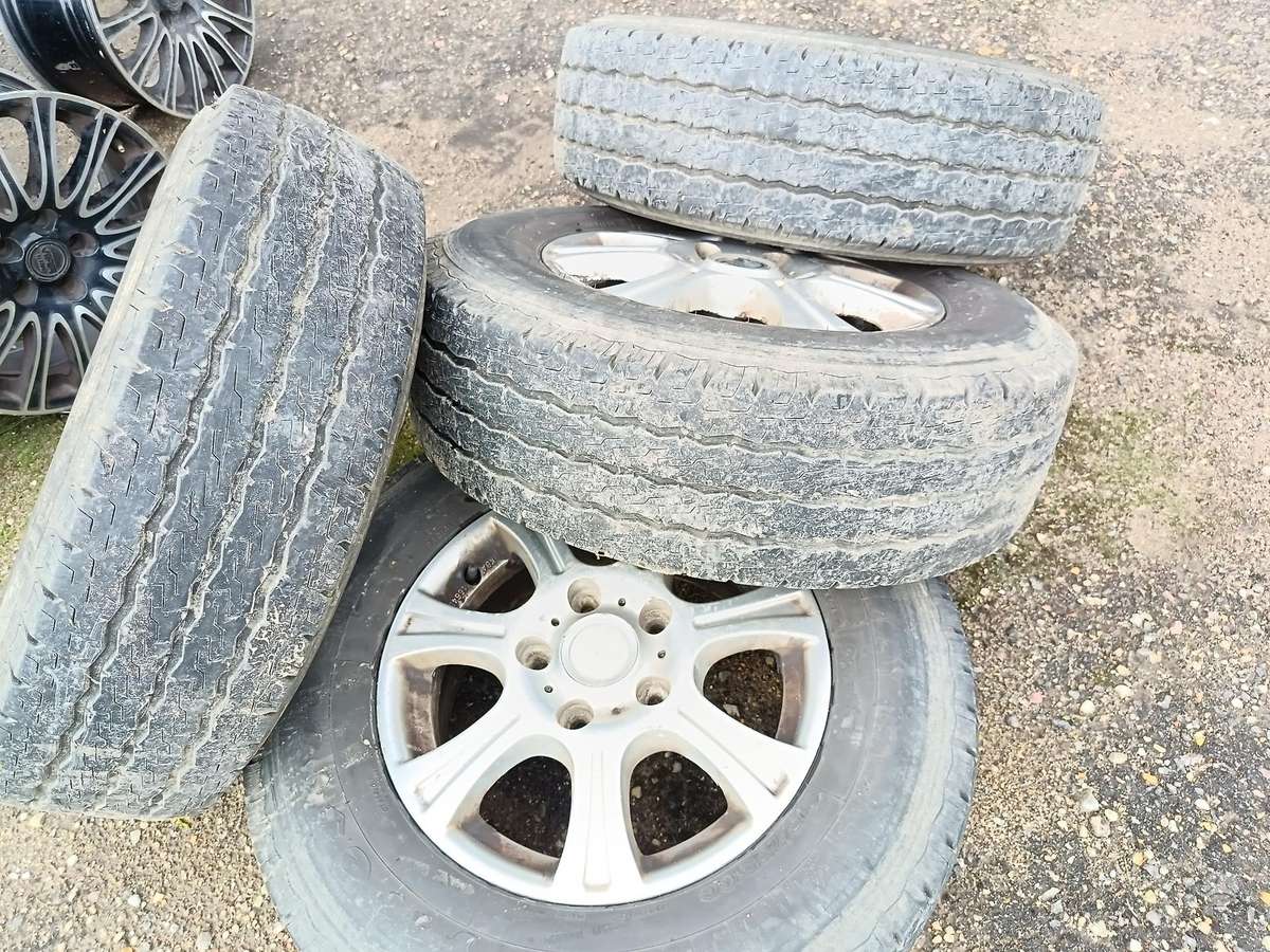 Firestone, all-season 215/75 R16