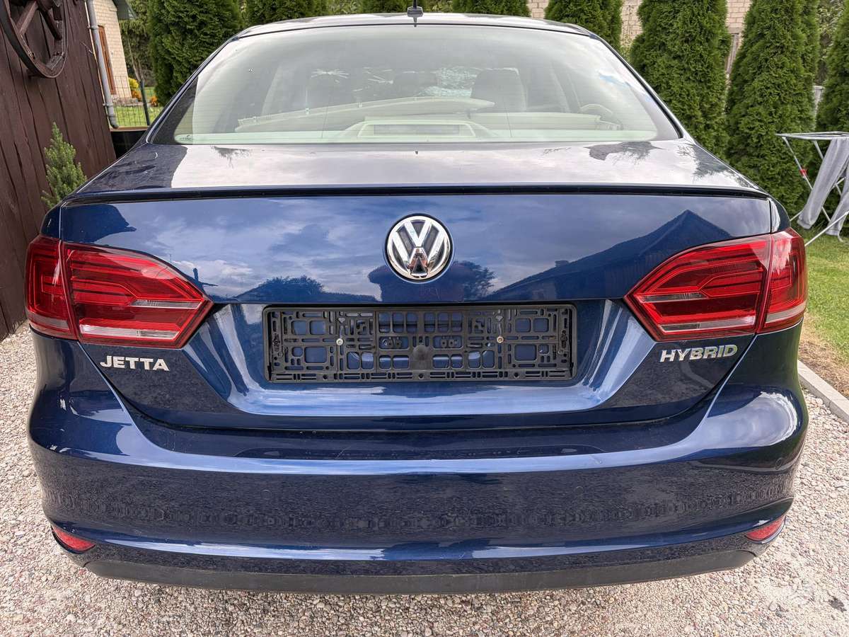 Volkswagen Jetta - 1
