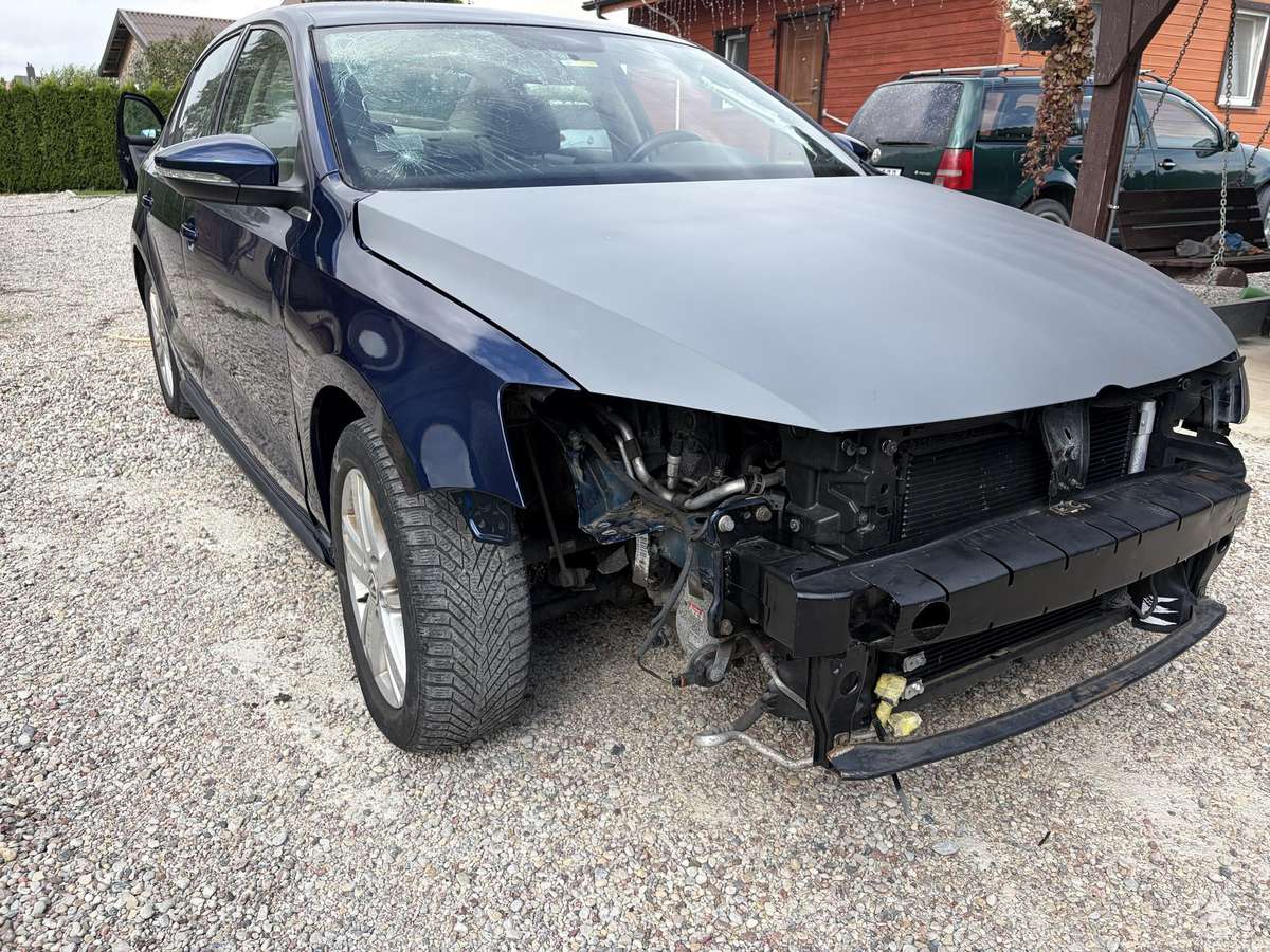 Volkswagen Jetta - 3