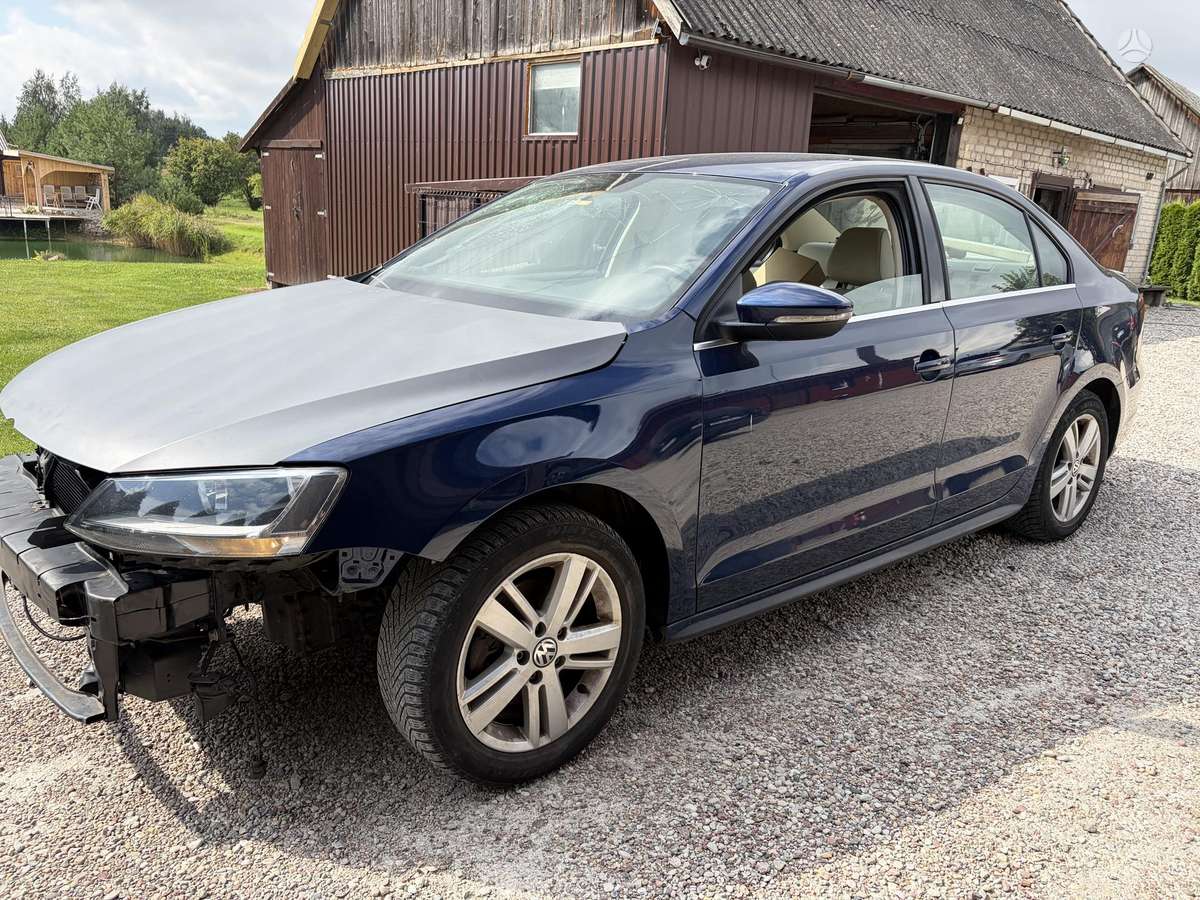 Volkswagen Jetta - 4