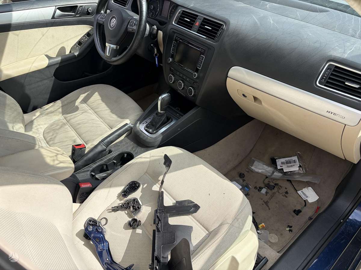 Volkswagen Jetta - 8