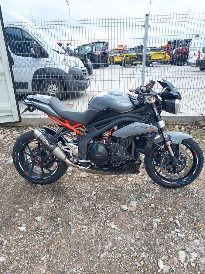 Triumph Speed Triple 1050cc, street / classic