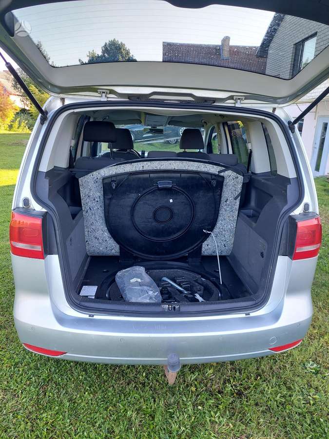 Volkswagen Touran - 10