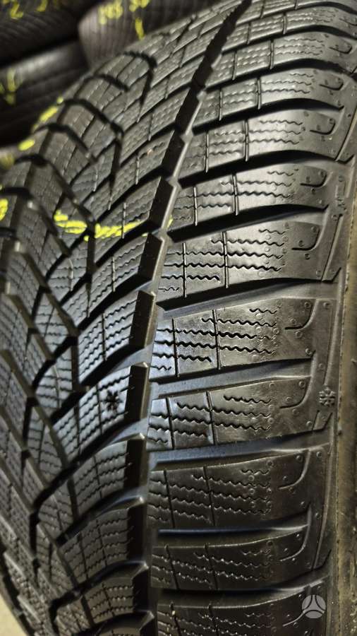 Goodyear Ultra grip performance+, winter 235/45 R17