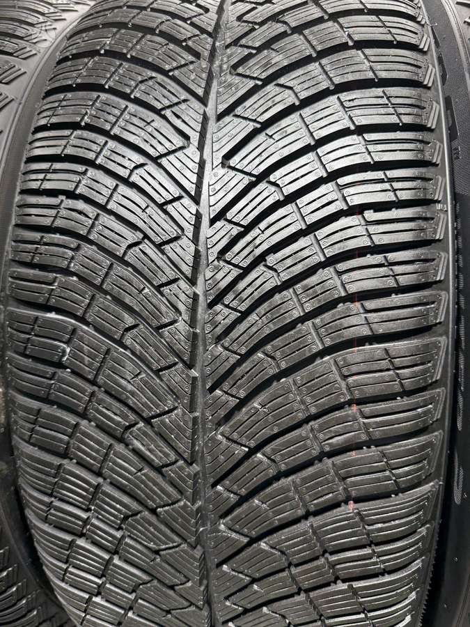 Pirelli PZero winter2/2025m, žieminės 255/45 R20