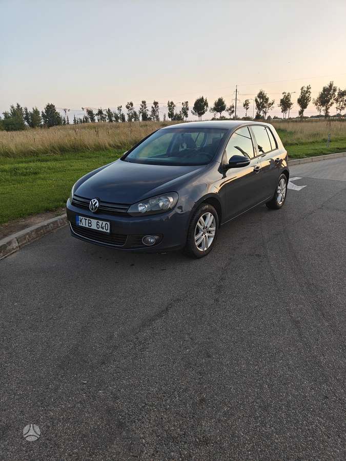Volkswagen Golf - 1