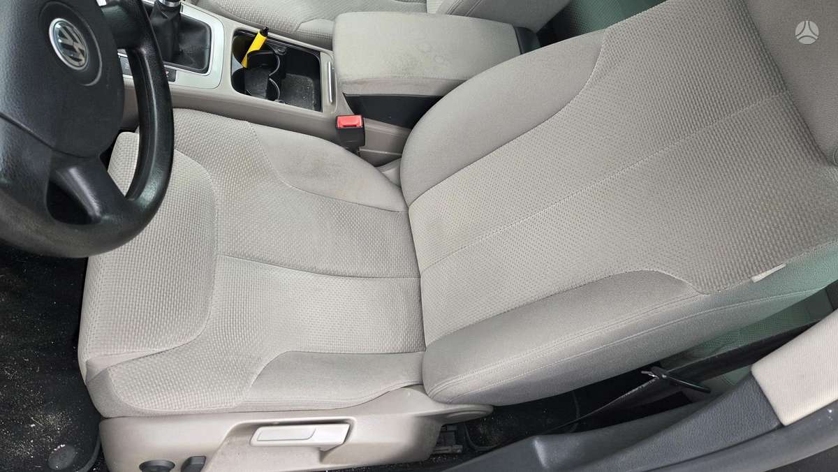 Volkswagen Passat - 11