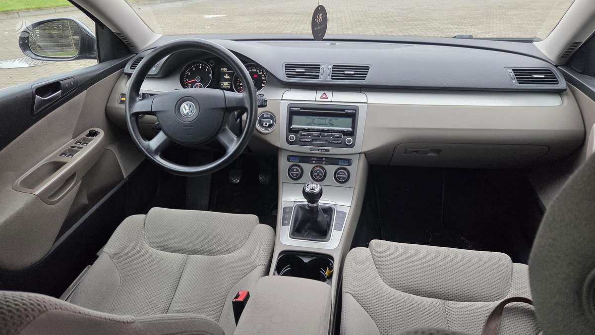 Volkswagen Passat - 12