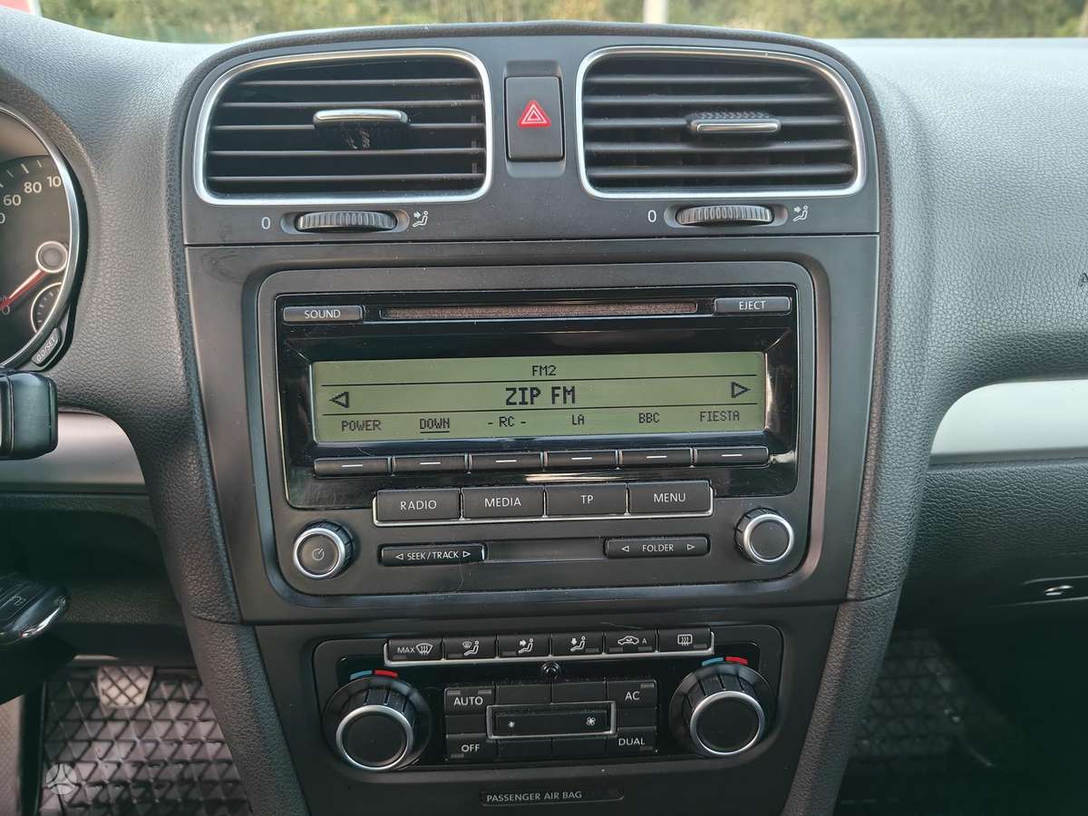 Volkswagen Golf - 11