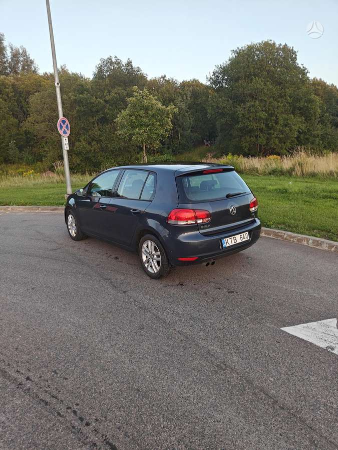 Volkswagen Golf - 6