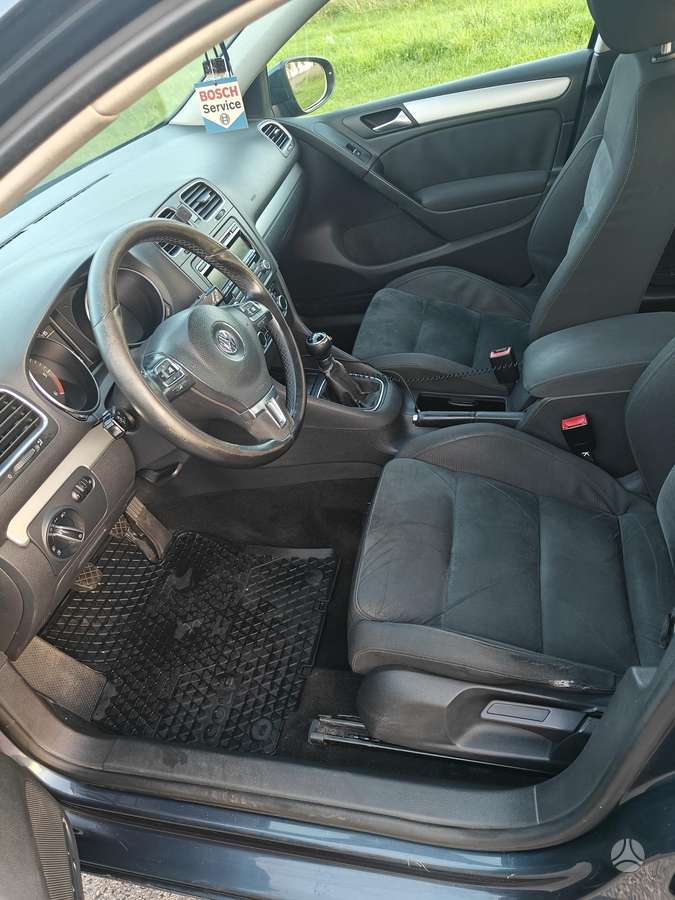 Volkswagen Golf - 8