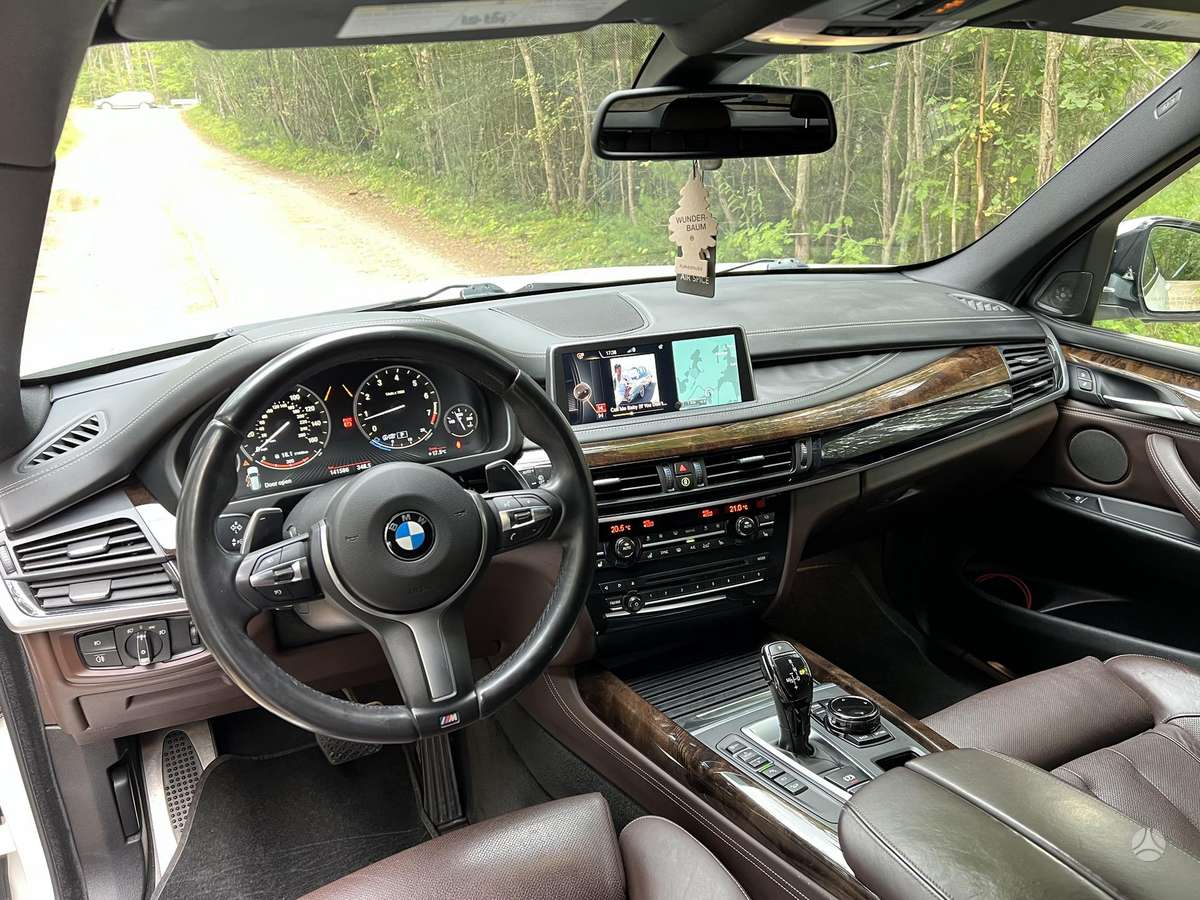 BMW X5, 4.4 l., off-road / crossover