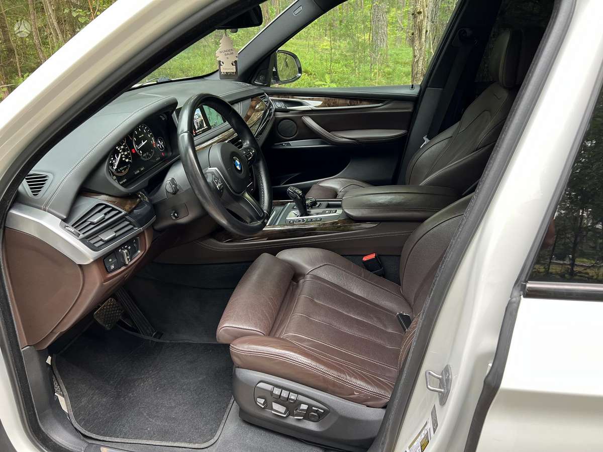 BMW X5, 4.4 l., off-road / crossover