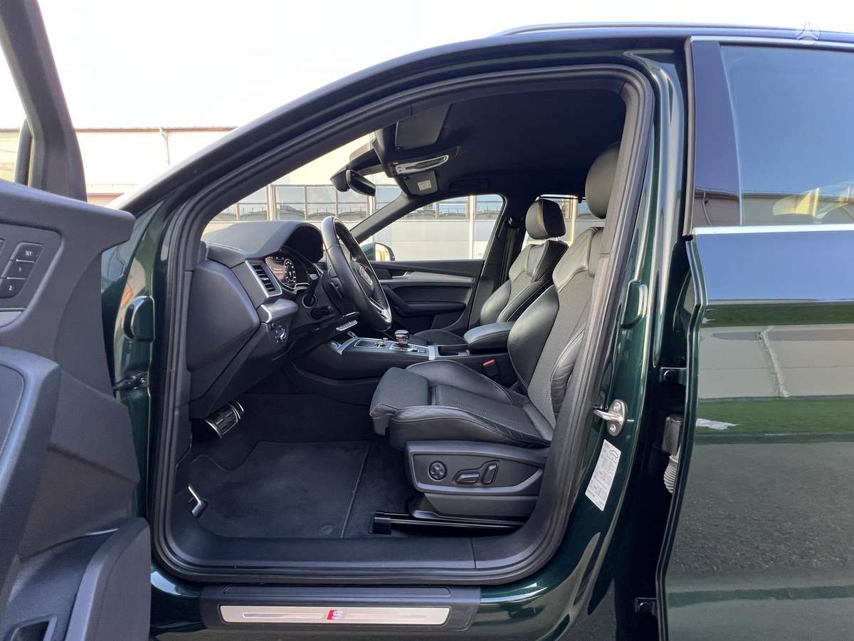 Audi Q5, 2.0 l., off-road / crossover