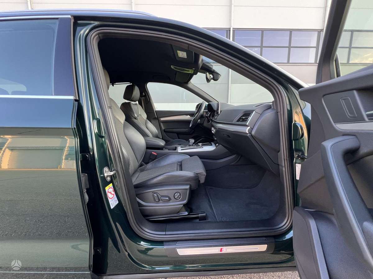 Audi Q5, 2.0 l., off-road / crossover