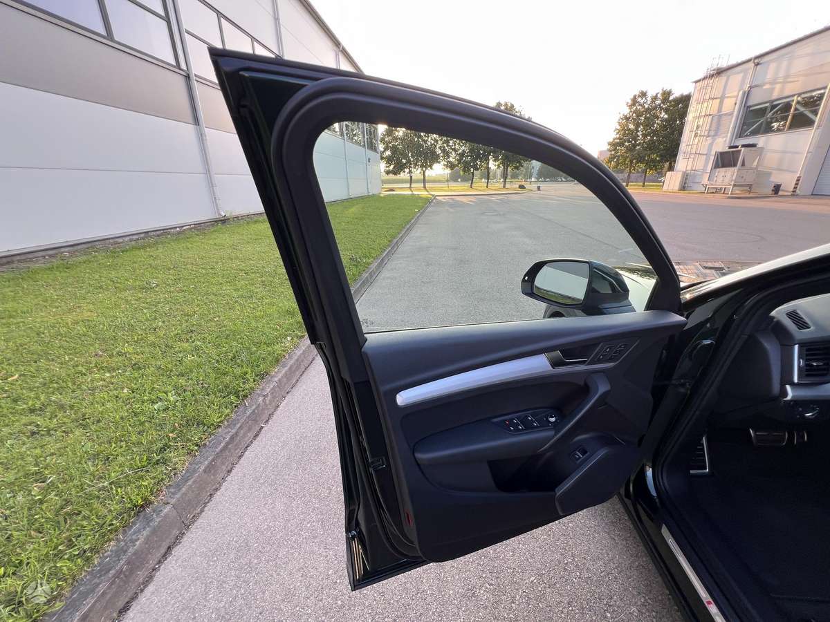 Audi Q5, 2.0 l., off-road / crossover