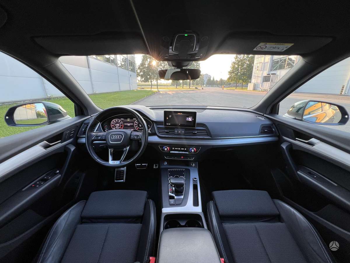Audi Q5, 2.0 l., off-road / crossover