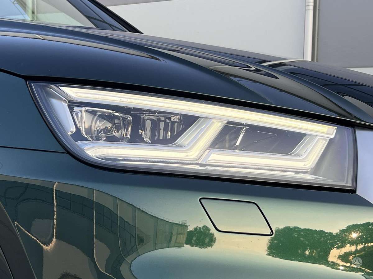 Audi Q5, 2.0 l., off-road / crossover