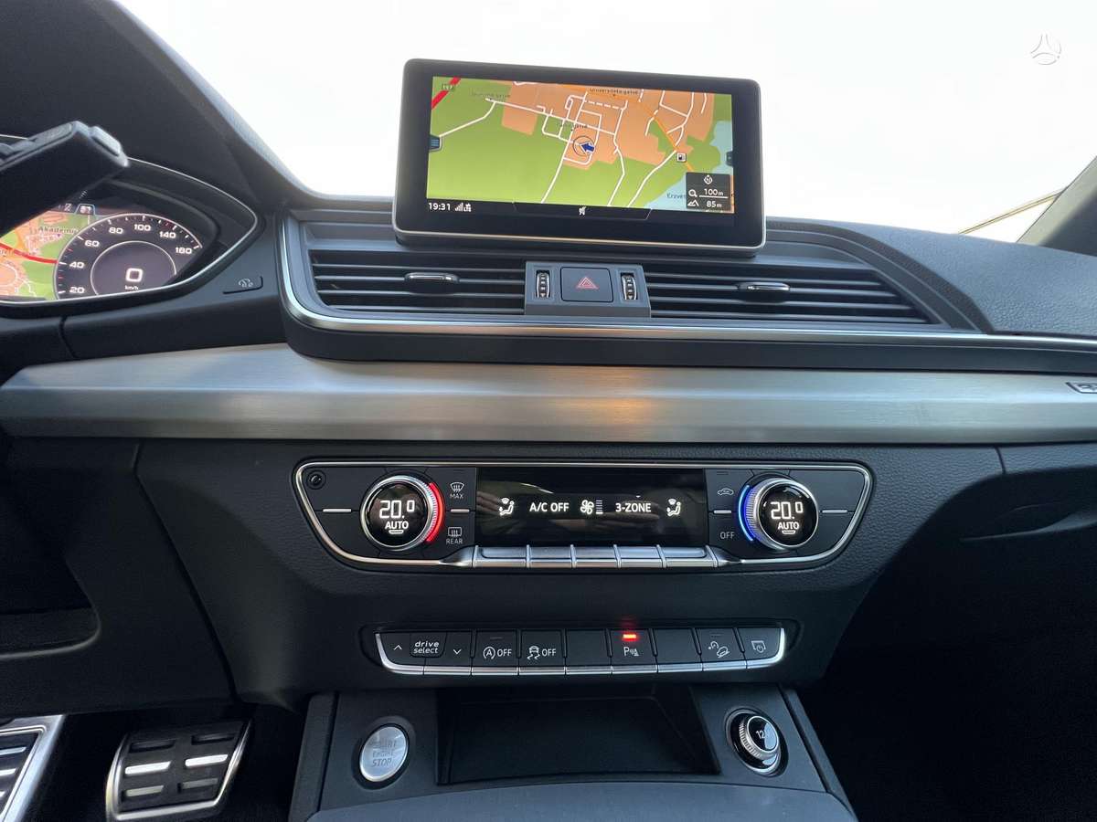 Audi Q5, 2.0 l., off-road / crossover