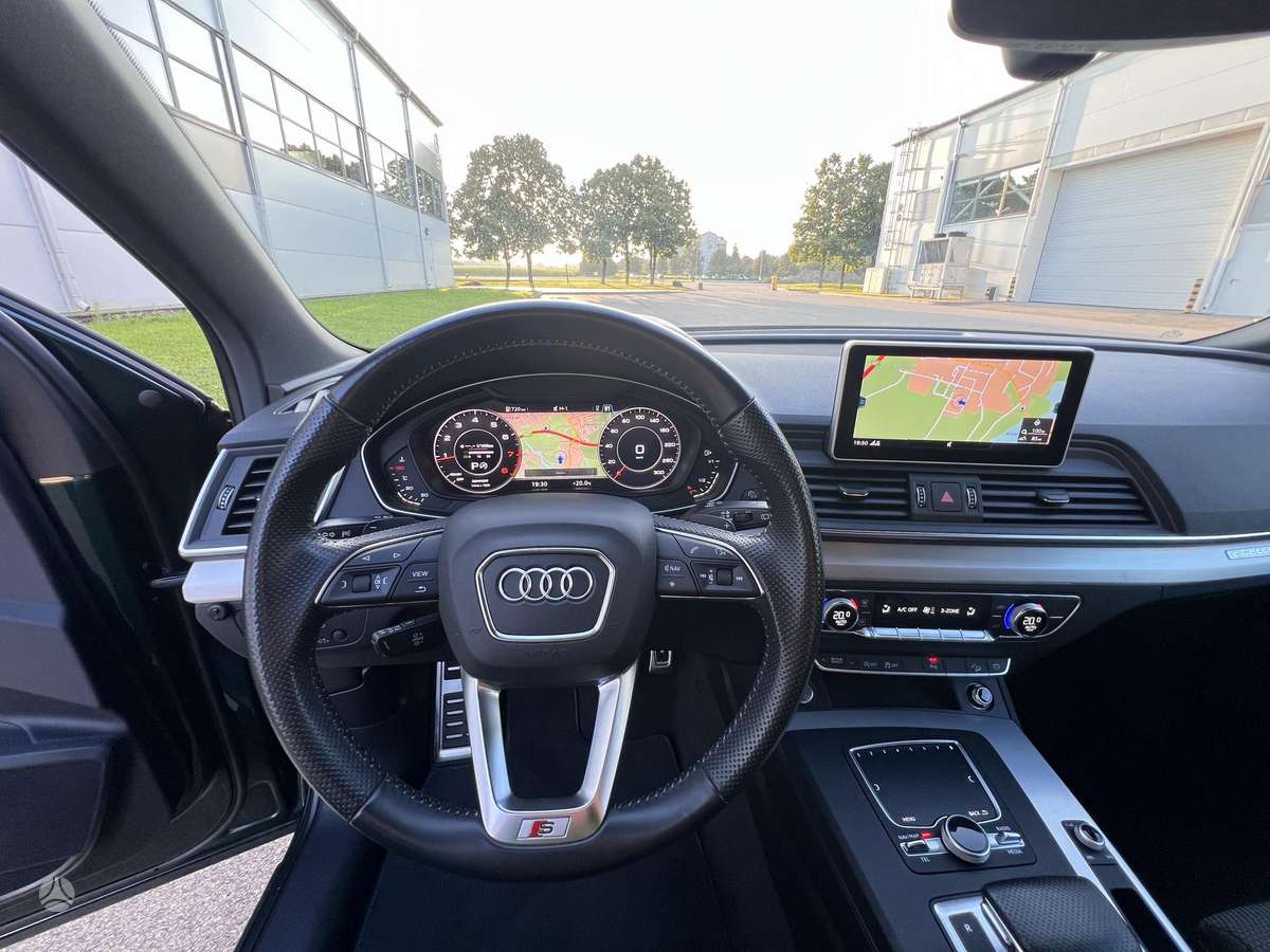 Audi Q5, 2.0 l., off-road / crossover