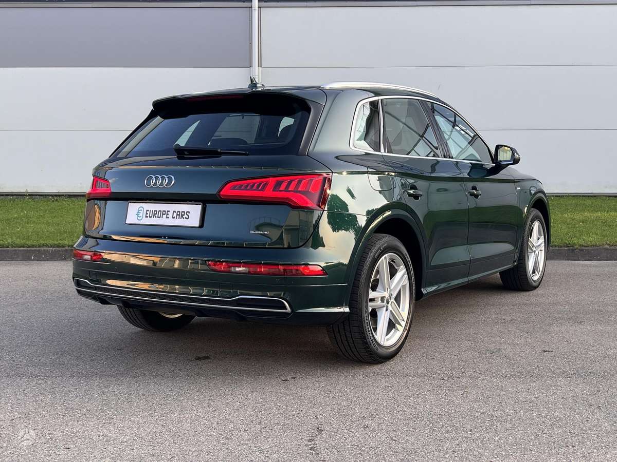 Audi Q5, 2.0 l., off-road / crossover