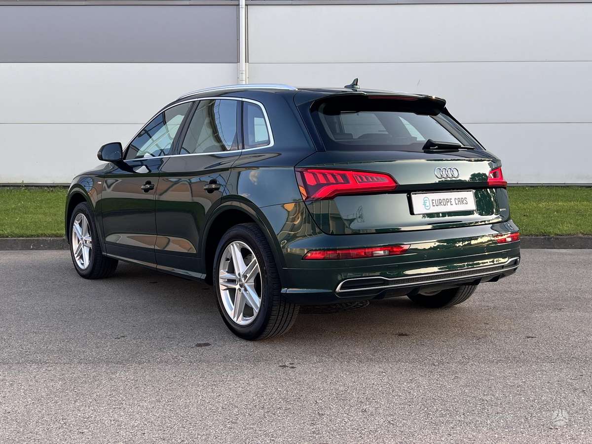 Audi Q5, 2.0 l., off-road / crossover