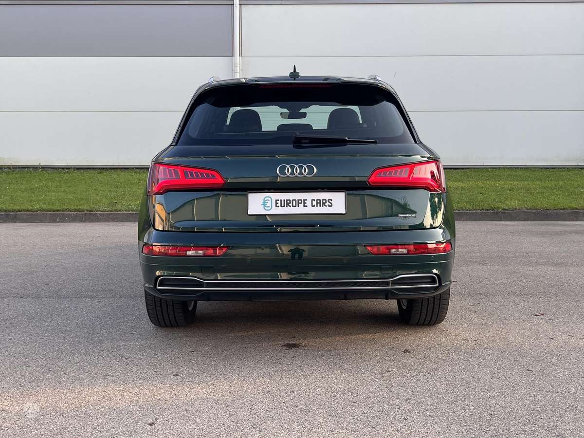Audi Q5, 2.0 l., off-road / crossover